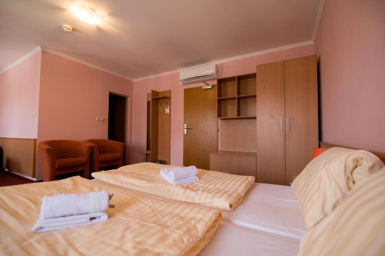 Hotel Clavis Lučenec Dış mekan fotoğraf