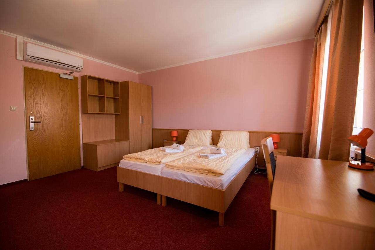 Hotel Clavis Lučenec Dış mekan fotoğraf