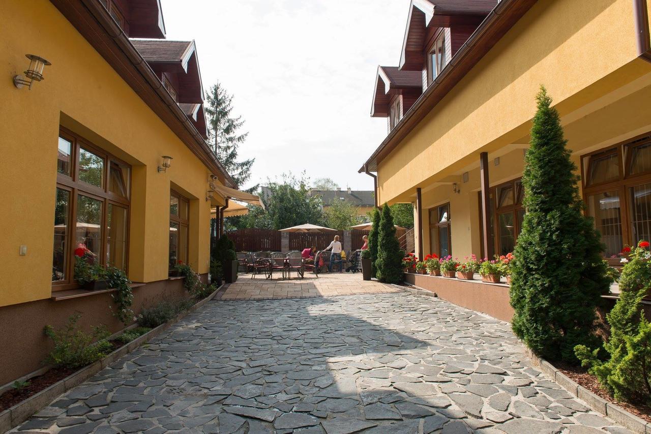 Hotel Clavis Lučenec Dış mekan fotoğraf